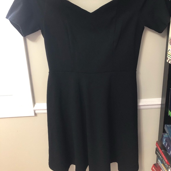 Off the shoulder black dress - Picture 2 of 7